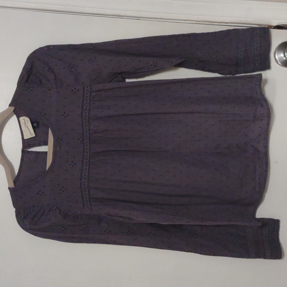 Universal Thread medium purple top